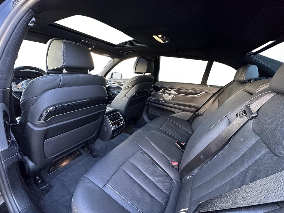 BMW Seria 7 740i - foto 10