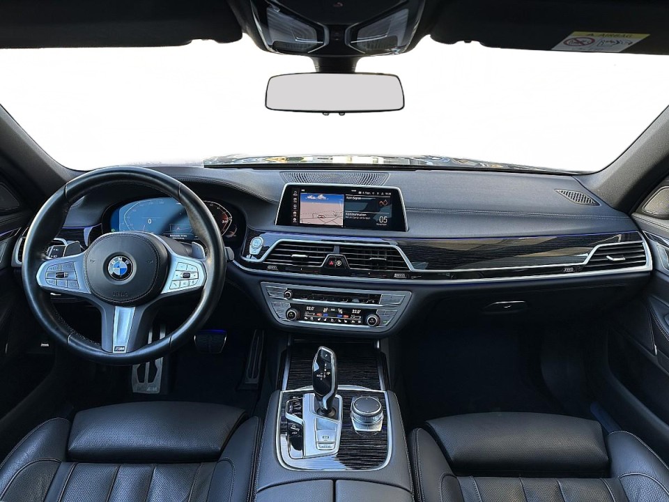 BMW Seria 7 740i - foto 14