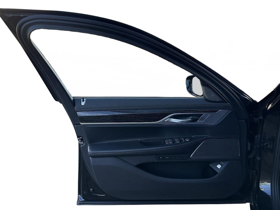 BMW Seria 7 740i - foto 27