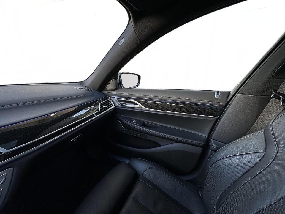 BMW Seria 7 740i - foto 29
