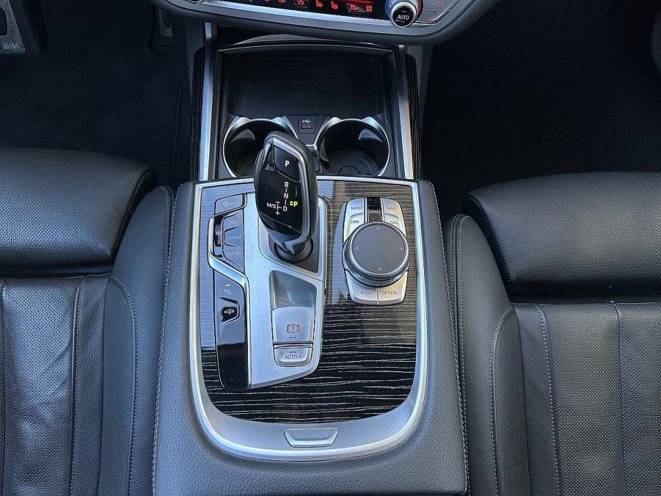 BMW Seria 7 740i - foto 22
