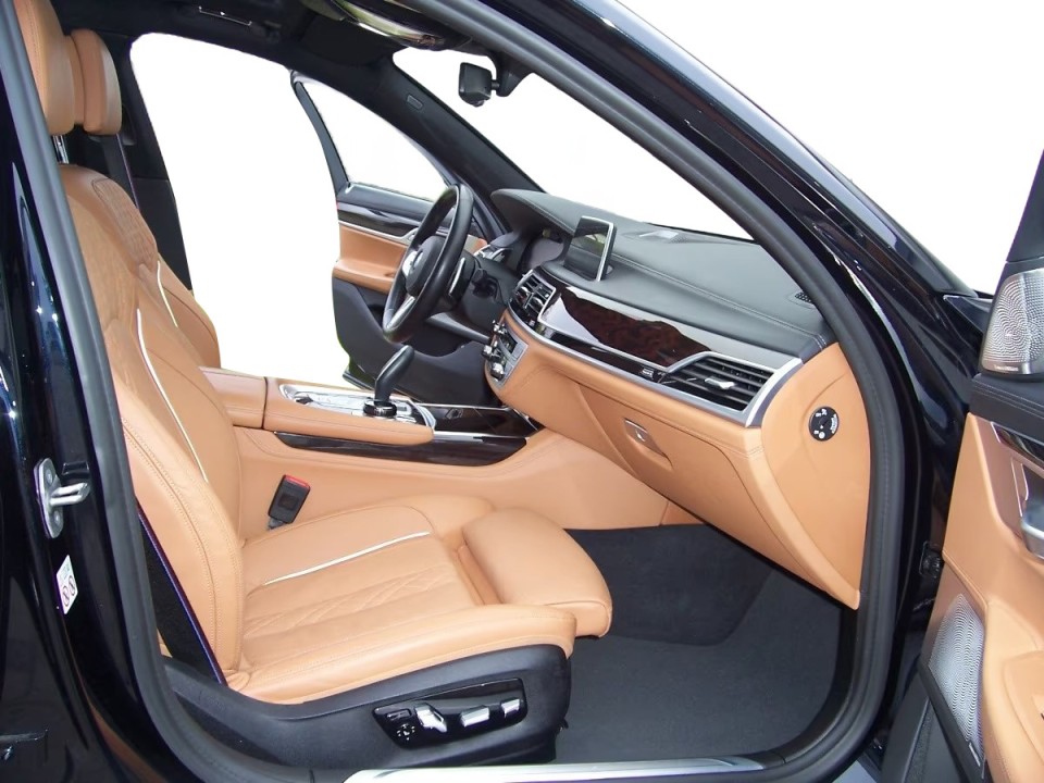 BMW Seria 7 745e xDrive M-Sport - foto 13
