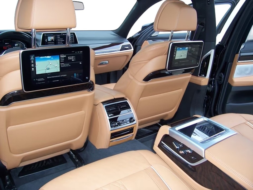 BMW Seria 7 745e xDrive M-Sport - foto 22