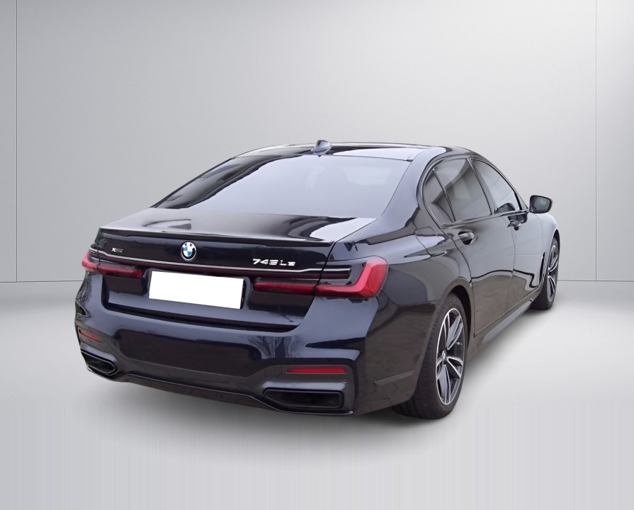 BMW Seria 7 745e xDrive M-Sport (4)