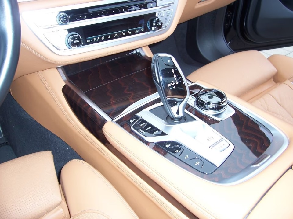 BMW Seria 7 745e xDrive M-Sport - foto 15