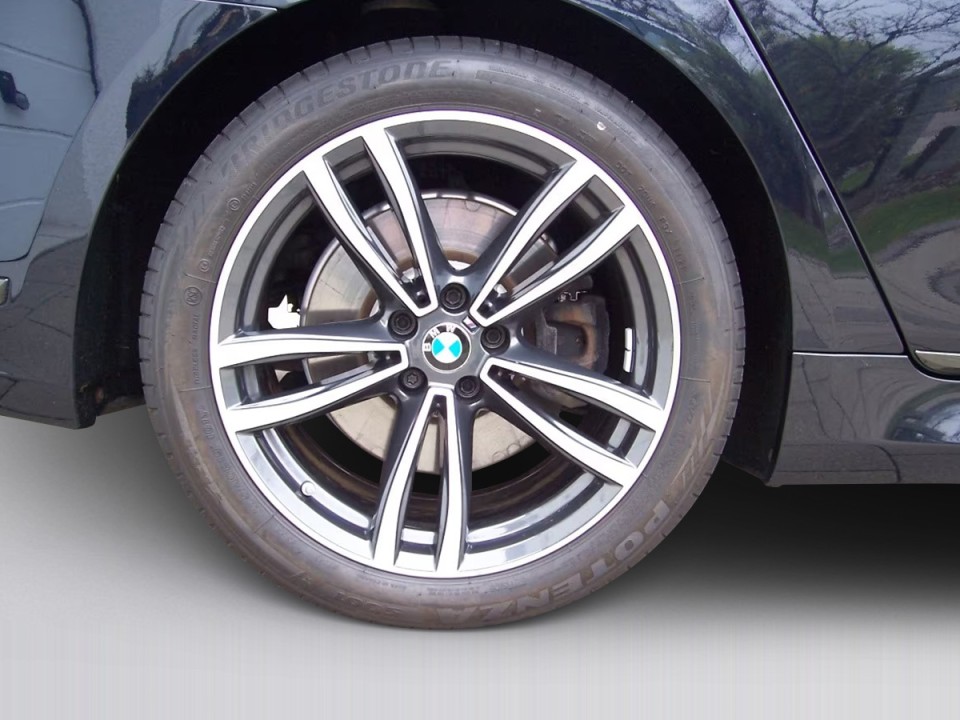 BMW Seria 7 745e xDrive M-Sport - foto 30