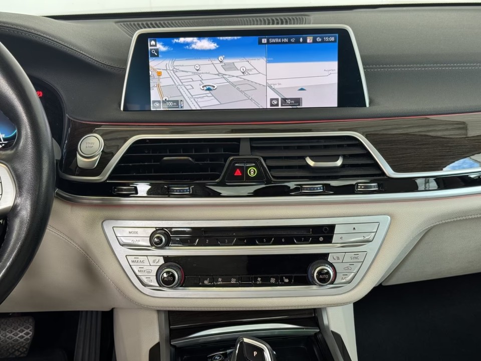 BMW Seria 7 745e - foto 8