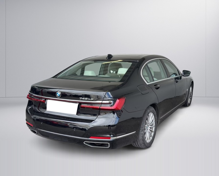 BMW Seria 7 745e (3)