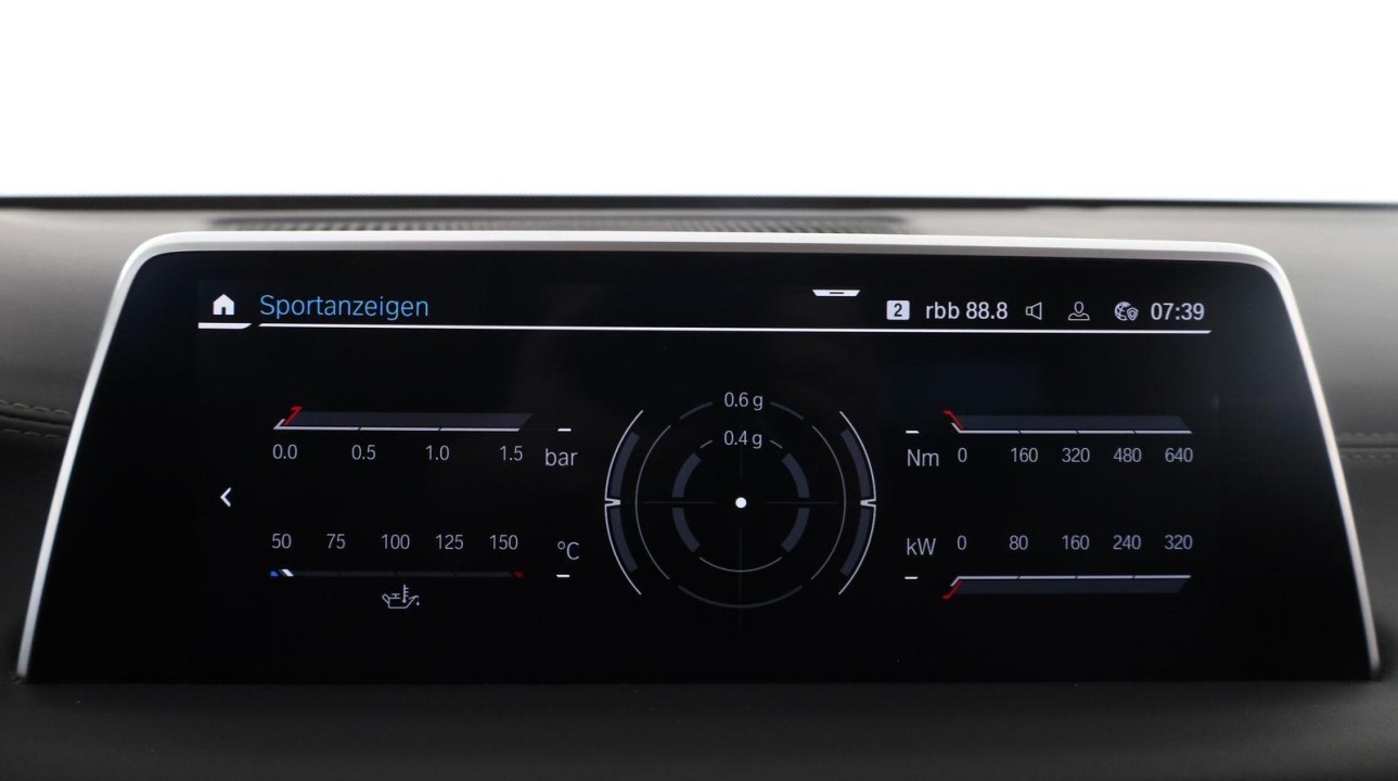 BMW Seria 7 xDrive745e - foto 16