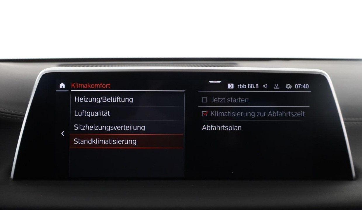 BMW Seria 7 xDrive745e - foto 17