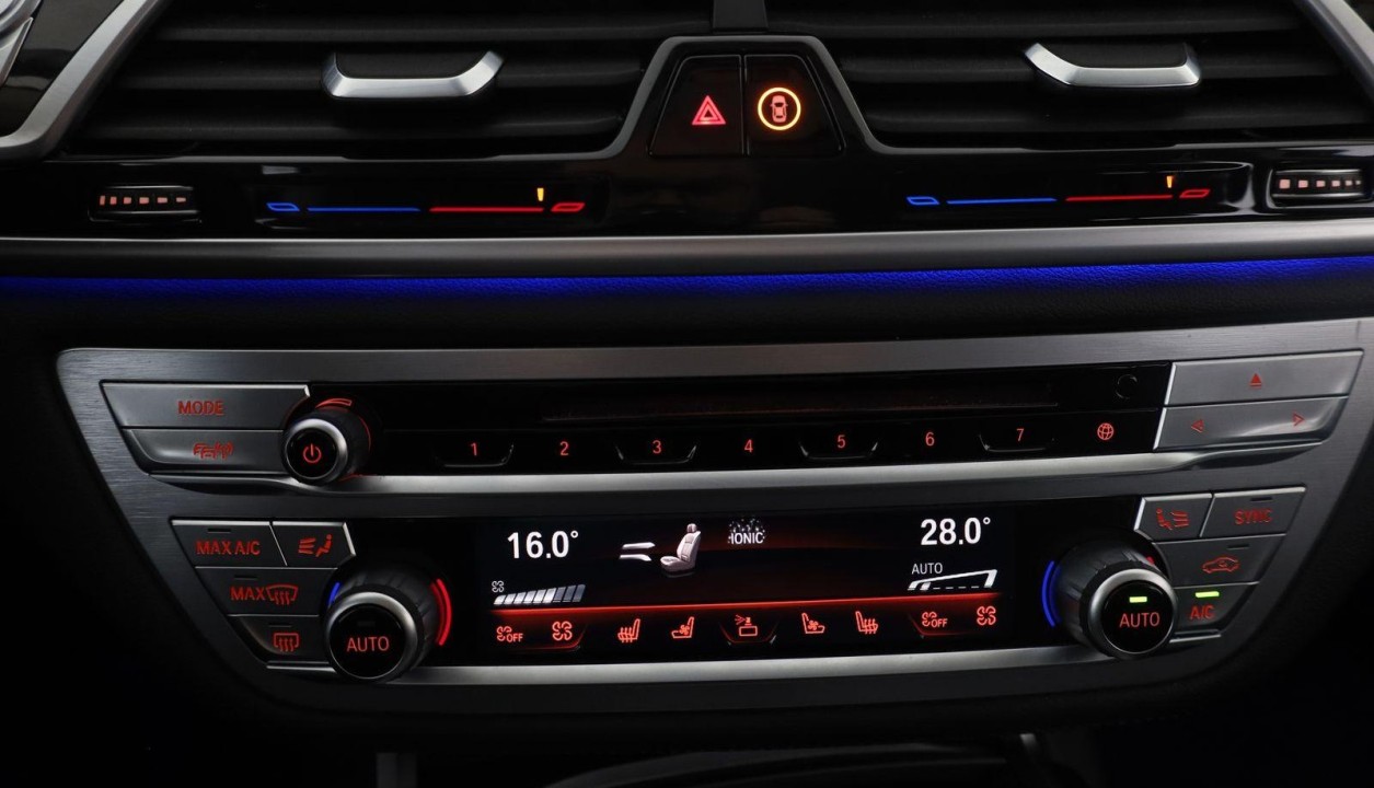 BMW Seria 7 xDrive745e - foto 21