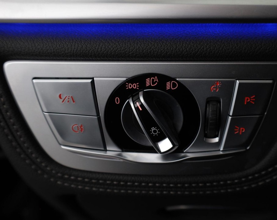 BMW Seria 7 xDrive745e - foto 23