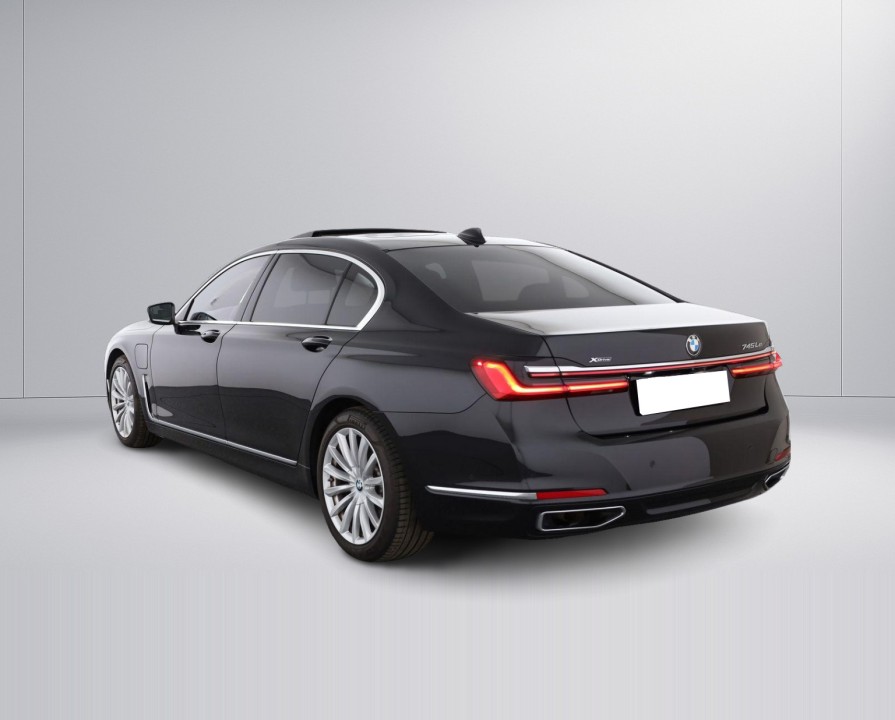 BMW Seria 7 xDrive745e (5)