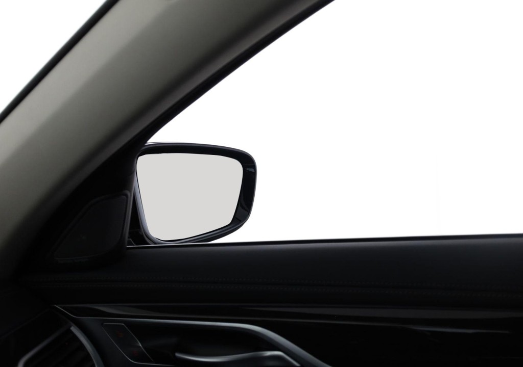 BMW Seria 7 xDrive745e - foto 26