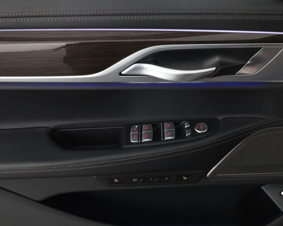 BMW Seria 7 xDrive745e - foto 24