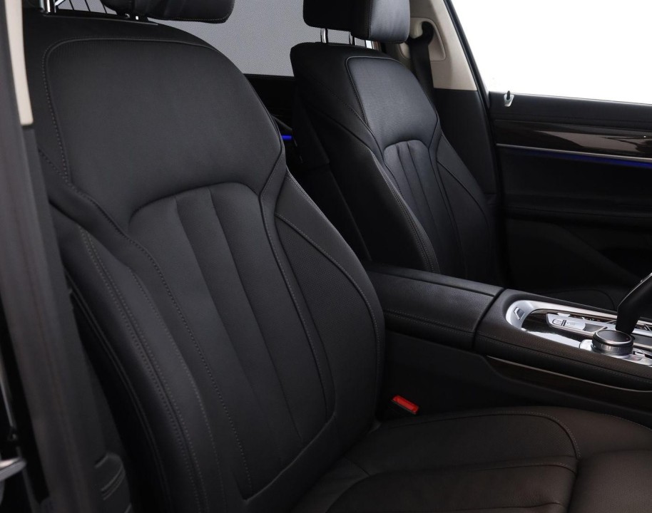 BMW Seria 7 xDrive745e - foto 10