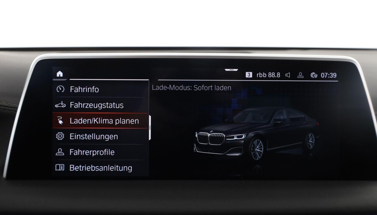 BMW Seria 7 xDrive745e - foto 15