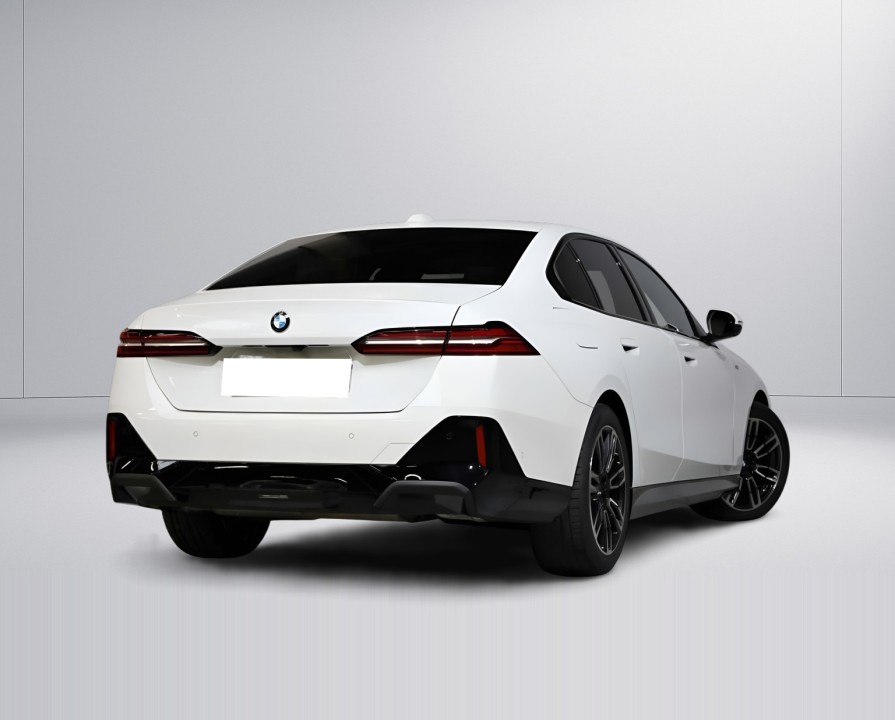 BMW Seria 5 520i M-Sport (3)