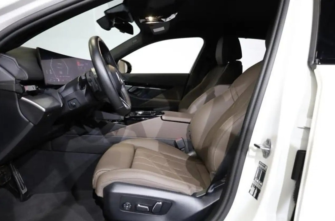 BMW Seria 5 520i M-Sport - foto 6