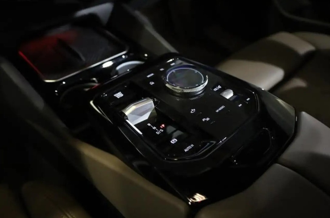 BMW Seria 5 520i M-Sport - foto 9