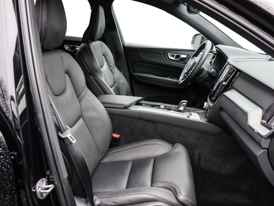 Volvo XC 60 B5 R Design (3)