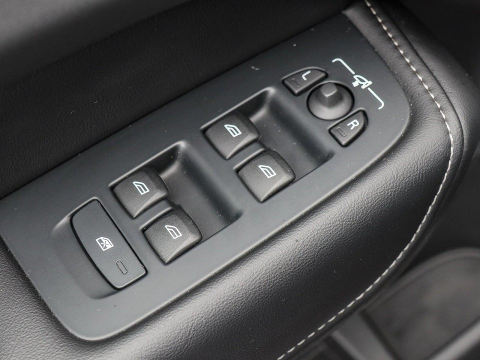 Volvo XC 60 B5 R Design - foto 9