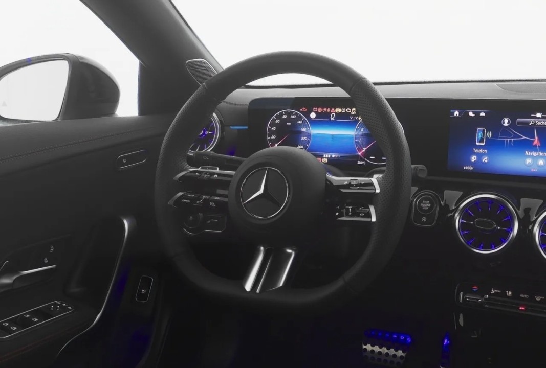 Mercedes-Benz CLA 200 AMG Line - foto 13