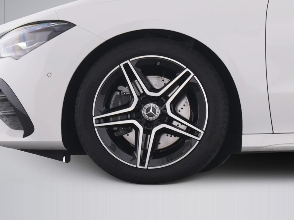 Mercedes-Benz CLA 200 AMG Line - foto 15