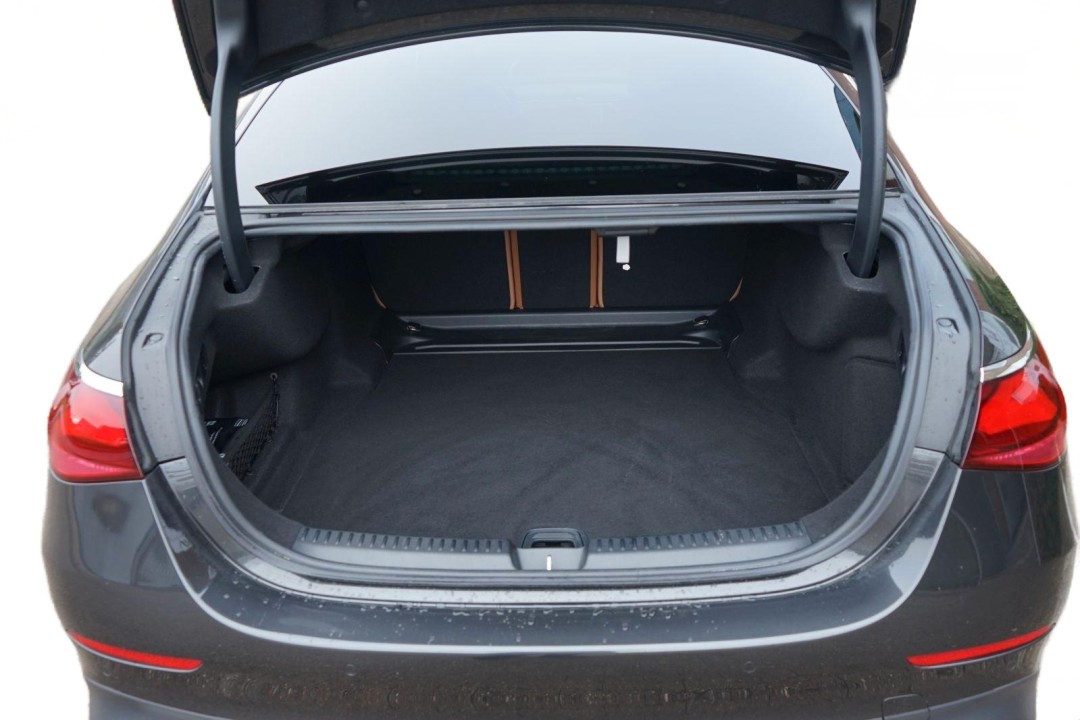 Mercedes-Benz E - foto 12