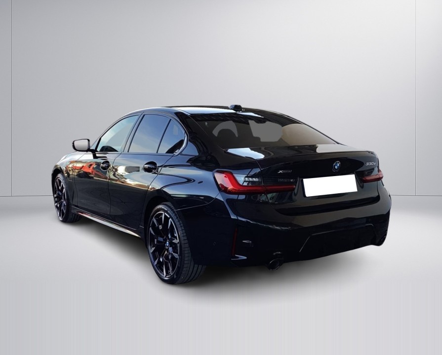 BMW Seria 3 330e xDrive M-Sport (4)