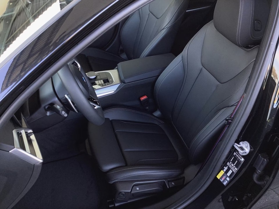 BMW Seria 3 330e xDrive M-Sport - foto 7