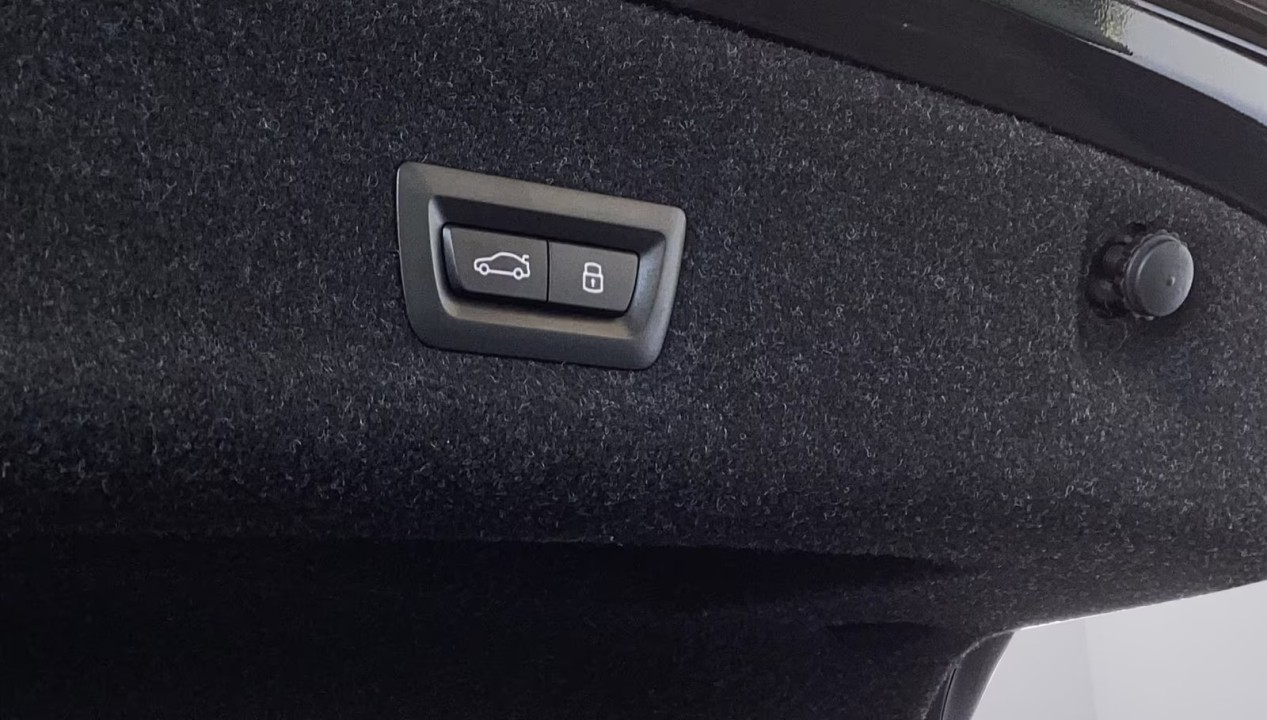 BMW Seria 3 330e xDrive M-Sport - foto 14