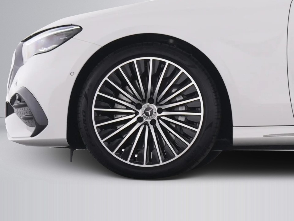 Mercedes-Benz E 200 AMG Line - foto 16