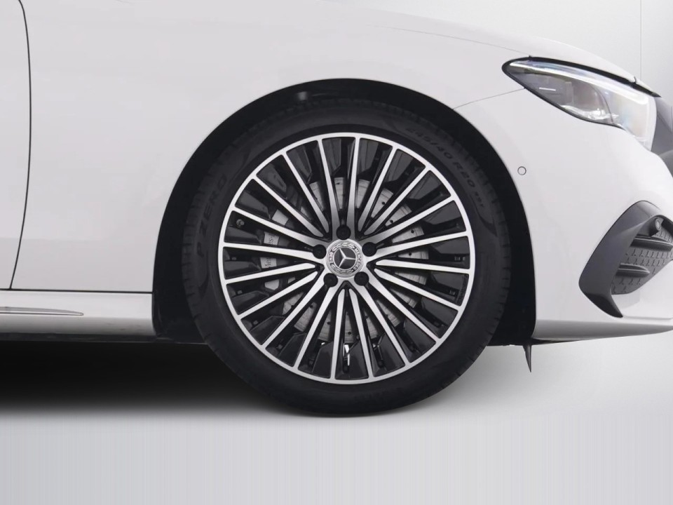 Mercedes-Benz E 200 AMG Line - foto 17