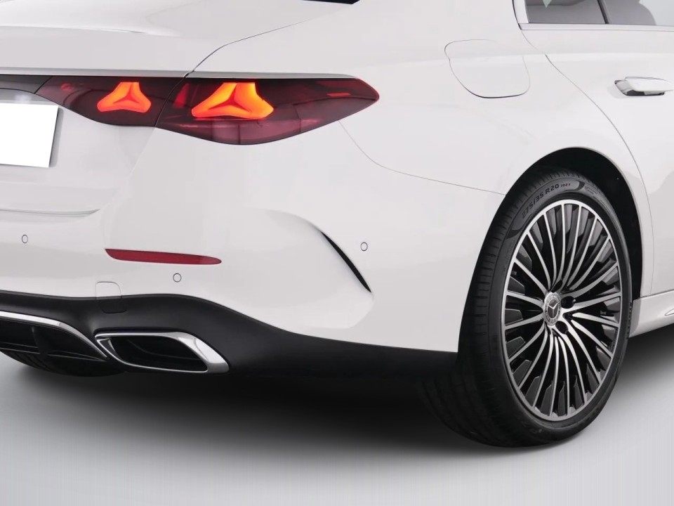 Mercedes-Benz E 200 AMG Line - foto 15