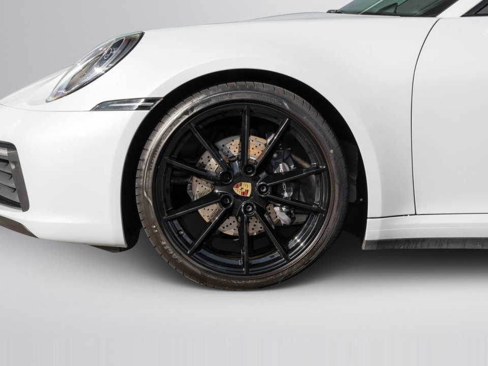 Porsche 911 Carrera 4 - foto 28