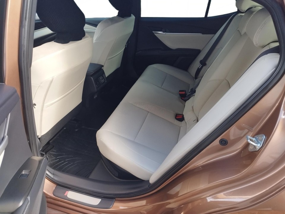 Toyota Camry HEV Prestige - foto 9