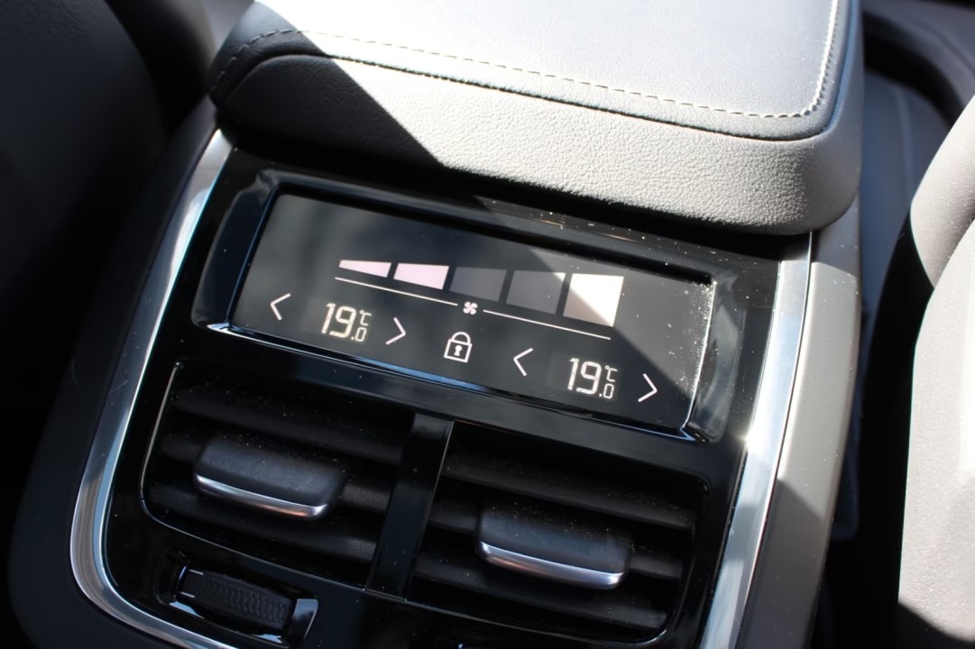 Volvo XC 60 B5 AWD Ultra Dark - foto 20