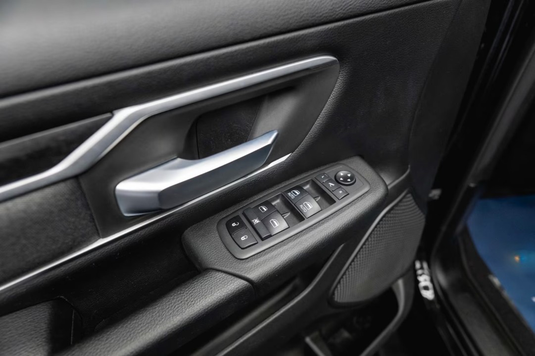 Dodge RAM Limited 5.7 V8 HEMI 4x4 BLACK - foto 38