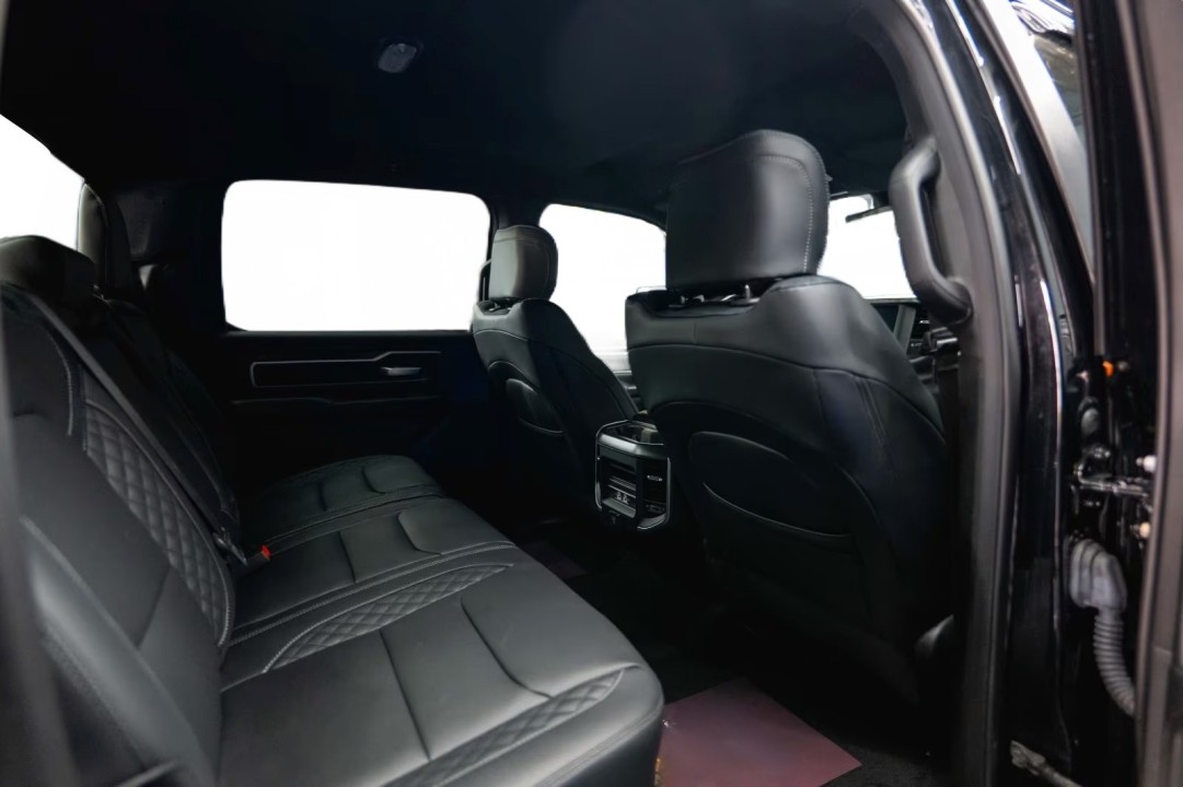 Dodge RAM Limited 5.7 V8 HEMI 4x4 BLACK - foto 34