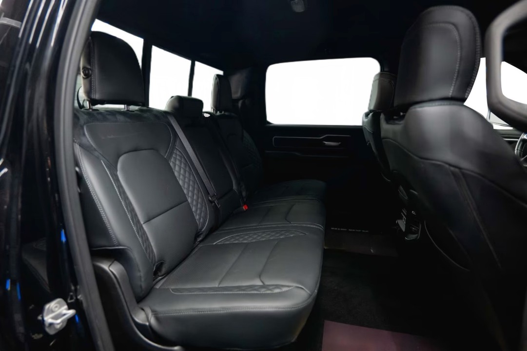 Dodge RAM Limited 5.7 V8 HEMI 4x4 BLACK - foto 35