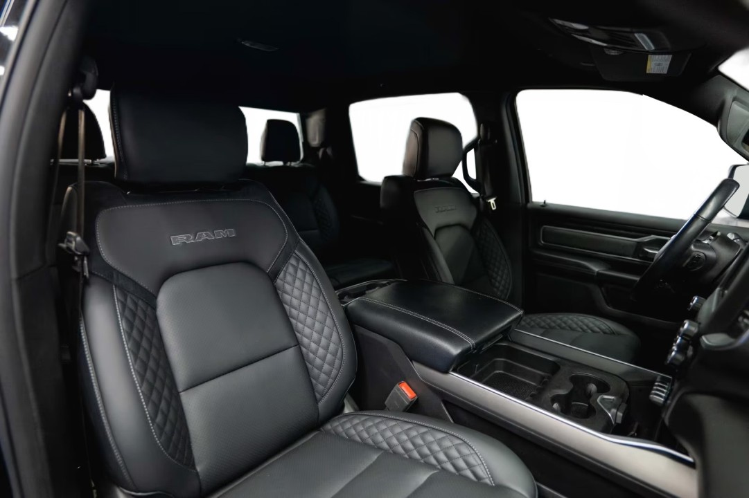 Dodge RAM Limited 5.7 V8 HEMI 4x4 BLACK - foto 26