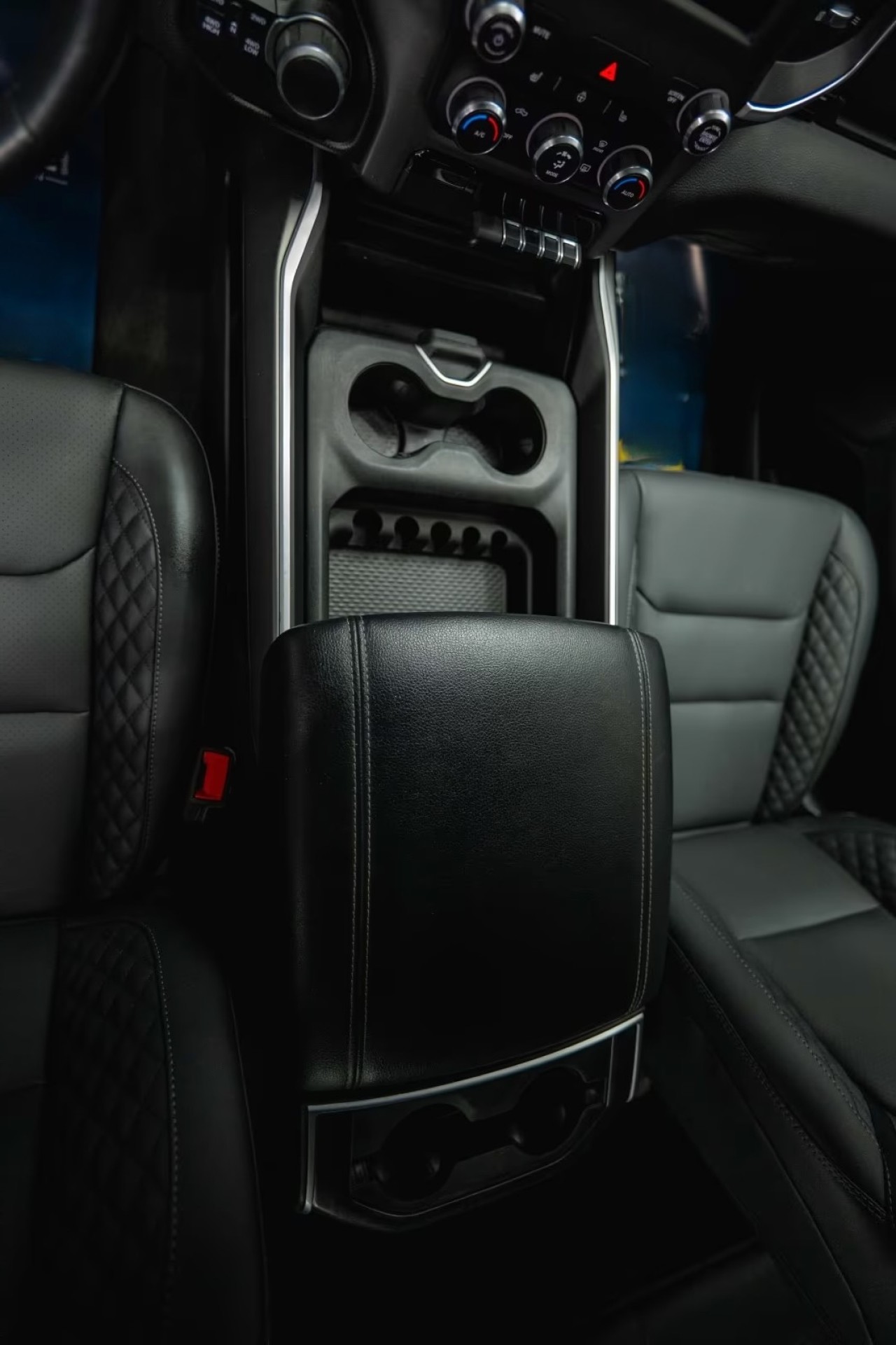 Dodge RAM Limited 5.7 V8 HEMI 4x4 BLACK - foto 30