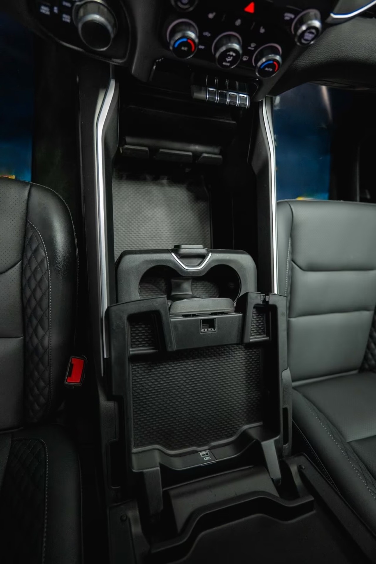 Dodge RAM Limited 5.7 V8 HEMI 4x4 BLACK - foto 29