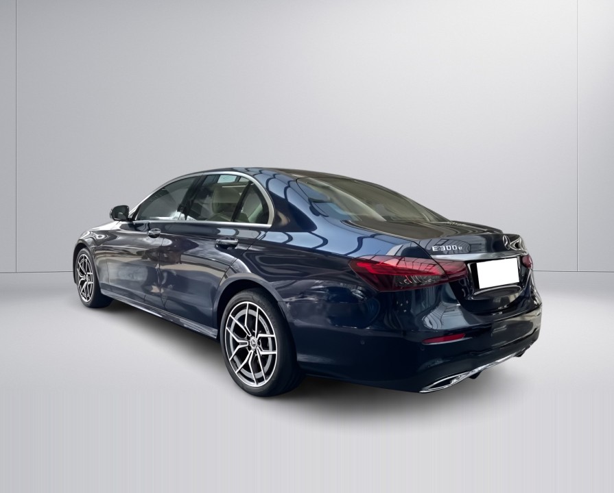 Mercedes-Benz E 300e AMG Line (3)
