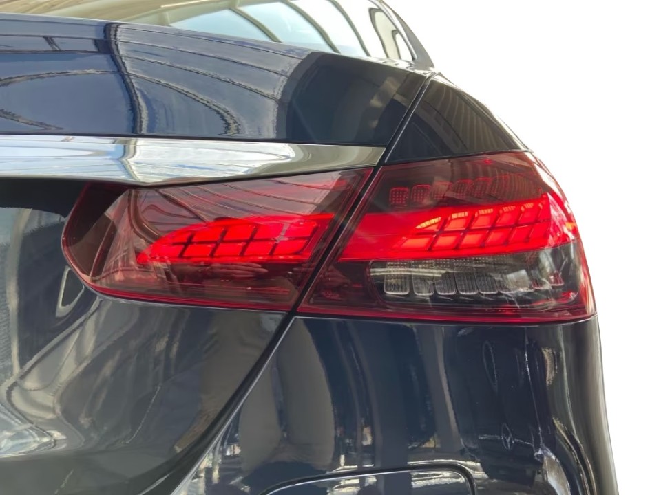 Mercedes-Benz E 300e AMG Line - foto 15