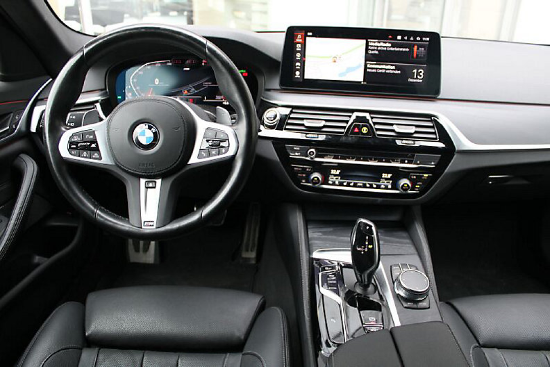 BMW Seria 5 530d xDrive M-Sport (5)