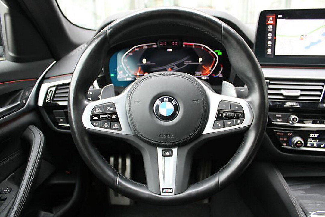 BMW Seria 5 530d xDrive M-Sport - foto 6