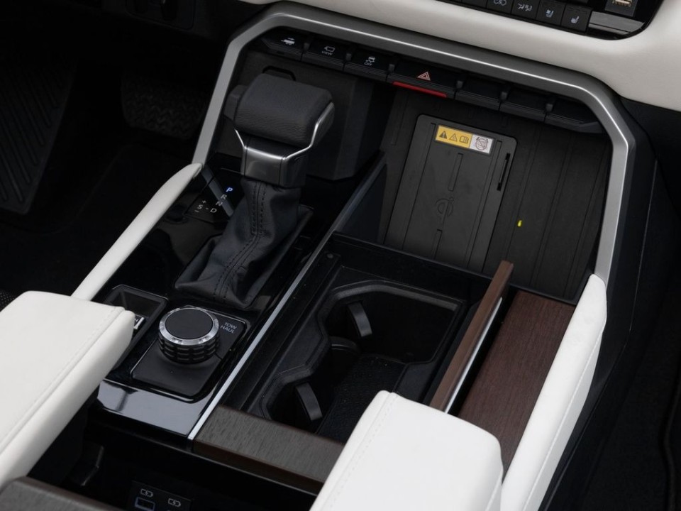 Toyota Sequoia - foto 6