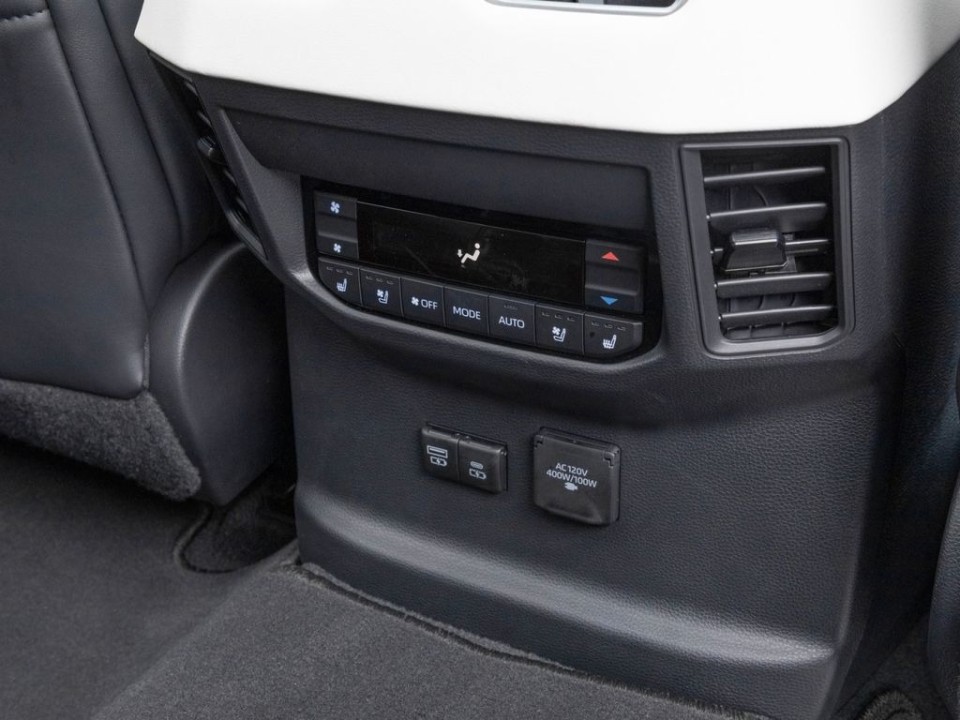 Toyota Sequoia - foto 11